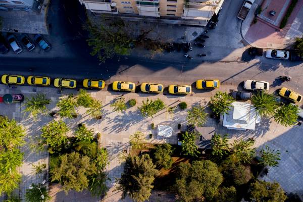 Ηλεκτροκίνηση: Με επιδότηση η ανανέωση του στόλου των ταξί