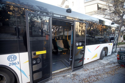 Σύγκρουση λεωφορείων του ΟΑΣΘ στη Θεσσαλονίκη - Δύο γυναίκες τραυματίες