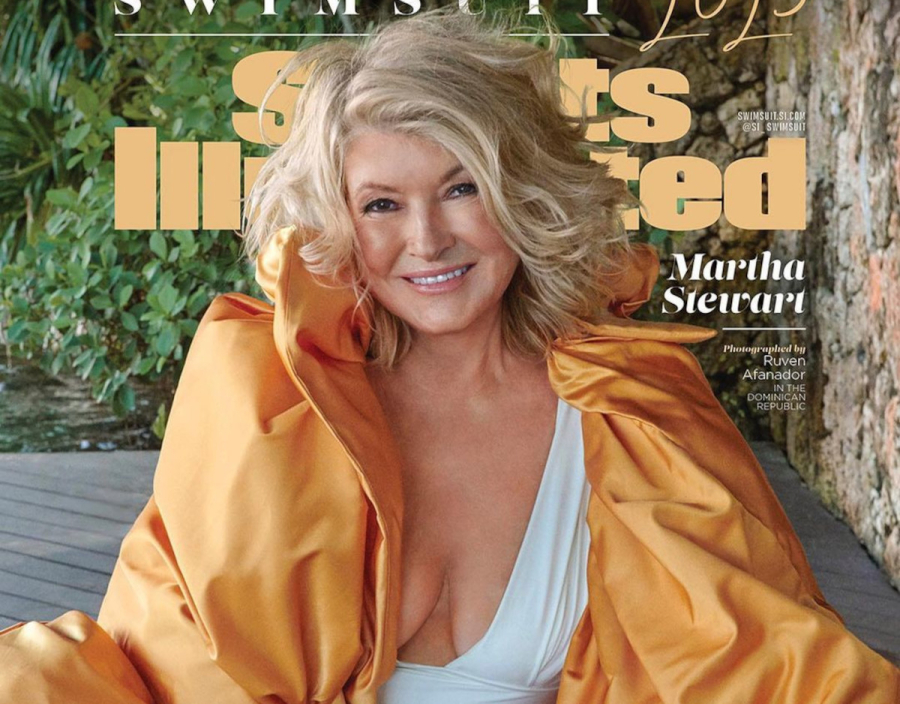Η Μάρθα Στιούαρτ έγινε η γηραιότερη γυναίκα που ποζάρει στο εξώφυλλο του Sports Illustrated