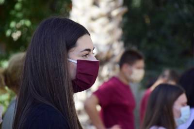 Σχολεία: Άνω κάτω με τις μάσκες των μαθητών - Διακόπτεται η παραγωγή με απόφαση της ΚΕΔΕ