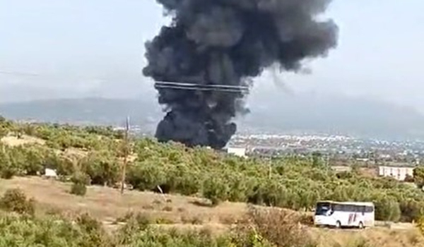 Μεγάλη φωτιά τώρα σε εργοστάσιο στην Εύβοια - Κοντά σε αποθήκες πυρομαχικών