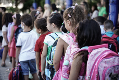 Υπουργείο Παιδείας: Χωρίς μέτρα, μάσκες και τεστ ανοίγουν τη Δευτέρα τα σχολεία