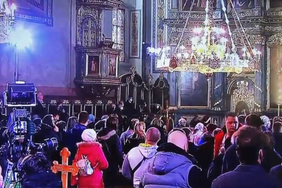 Απίστευτος συνωστισμός στο λαϊκό προσκύνημα του Πατριάρχη Ειρηναίου (Βίντεο)