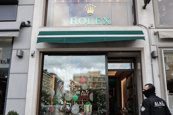 Ληστεία Rolex: «Ανώνυμοι», ριψοκίνδυνοι ληστές ή… επώνυμοι «Ροζ Πάνθηρες»