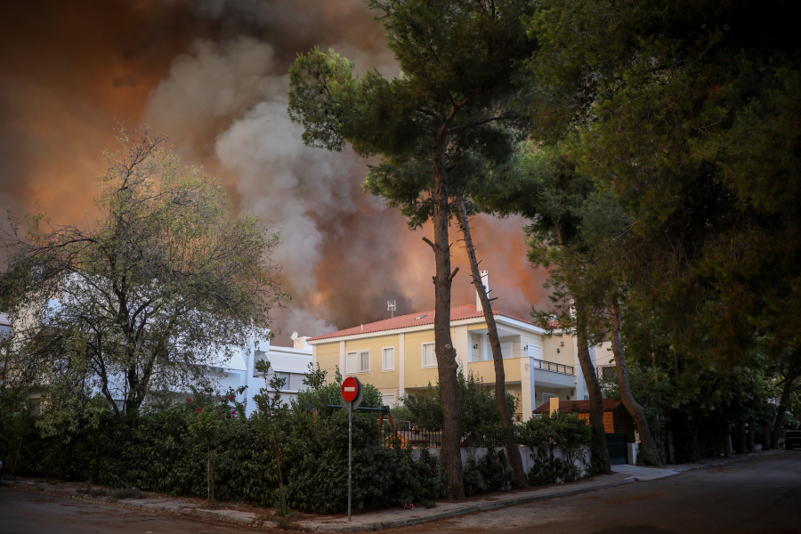 Φωτιά στη Βαρυμπόμπη: Έκτακτη σύσκεψη για τα μέτρα ανακούφισης των πυρόπληκτων