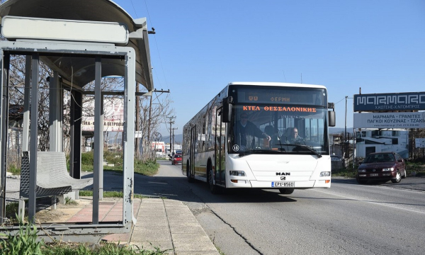 «Λαμπάδιασε» λεωφορείο στην Θεσσαλονίκη - Υπήρχαν επιβάτες στη στάση