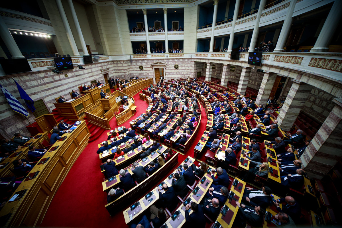 Βουλή: Πέρασε στην Ολομέλεια το νομοσχέδιο για την ακρίβεια μόνο με τις ψήφους της ΝΔ