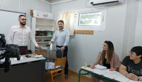 Ψήφισε στο Αρκαλοχώρι ο Νίκος Ανδρουλάκης: Να μην έχουμε άλλα τέσσερα χαμένα χρόνια