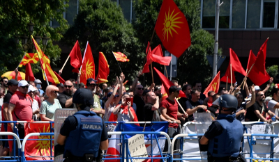 Βόρεια Μακεδονία: ΕΕ και ΗΠΑ χαιρετίζουν την έγκριση της πρότασης της ΕΕ