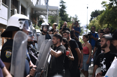 ΑΠΘ: Ένταση μεταξύ αστυνομικών και φοιτητών για την πανεπιστημιακή αστυνομία