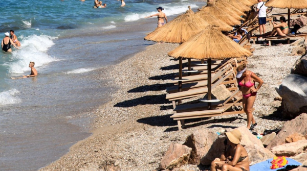 Απαγόρευση κολύμβησης σε παραλία της Χαλκιδικής: Υπερχείλισε ο βιολογικός, γέμισε λύματα η θάλασσα