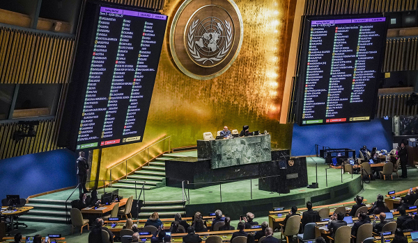 Γάζα: Η Γενική Συνέλευση του ΟΗΕ υιοθέτησε ψήφισμα που ζητά άμεση ανθρωπιστική κατάπαυση του πυρός