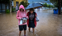 Βόλος: Μάχη των κατοίκων στην πλημμυρισμένη πόλη - Συγκλονιστικές φωτογραφίες