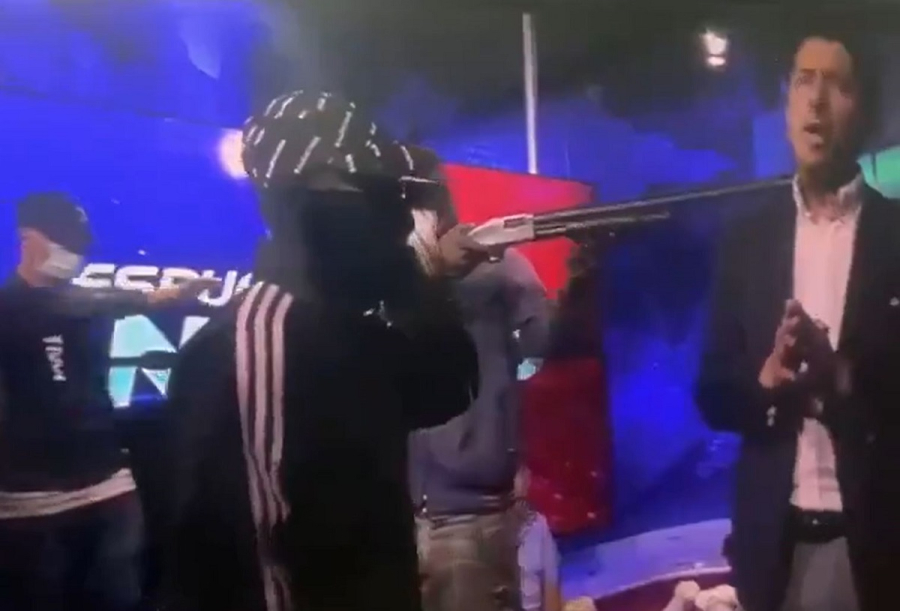 Εκουαδόρ: Μπήκαν με όπλα και χειροβομβίδες σε τηλεοπτικό στούντιο - Απειλούσαν τον παρουσιαστή (Βίντεο)