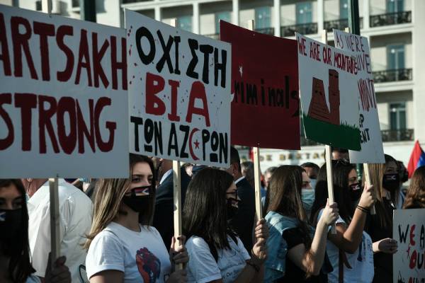 Σύνταγμα: Συγκέντρωση διαμαρτυρίας Αρμενίων κατά Αζερμπαϊτζάν