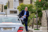 Σπέτσες: Οι βουλευτές του ΣΥΡΙΖΑ στο σπίτι του Στ. Κασσελάκη (Νέες εικόνες)