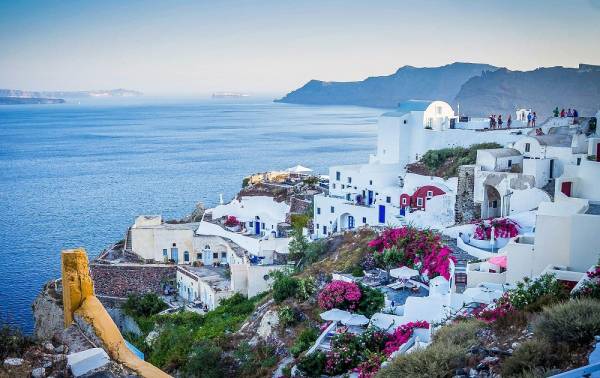 Reuters: Η Ελλάδα θα υποδεχτεί τουρίστες από 25 χώρες στις 15 Ιουνίου