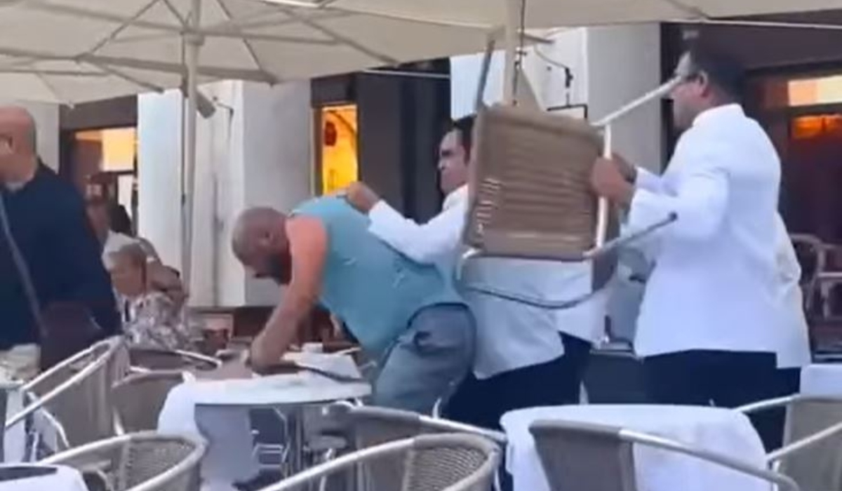 Άγριος καυγάς στη Βενετία: Σερβιτόροι πιάστηκαν στα χέρια με… πελάτες