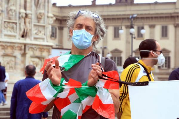 Ιταλία: Υποχρεωτική η προστατευτική μάσκα σε ανοικτούς χώρους, σε αρκετές περιοχές της χώρας