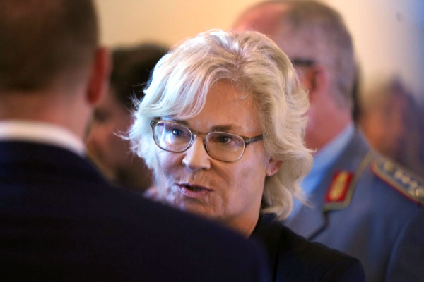 Πρώτη απώλεια για Σολτς: Σε παραίτηση οδηγείται η υπουργός Άμυνας - Οι πιθανοί διάδοχοι