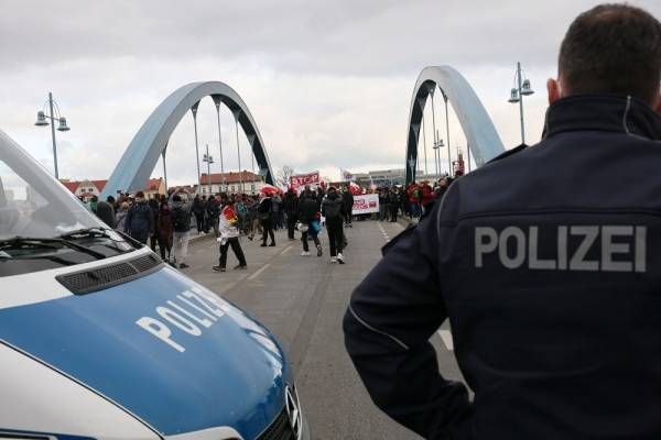 Συναγερμός στη Γερμανία: Αυτοκίνητο έπεσε πάνω σε πεζούς - Τουλάχιστον δύο νεκροί