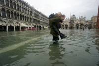 Ιταλία: Πλήττεται από κύμα κακοκαιρίας - Κάτω από το νερό η Βενετία