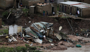 Φονικές πλημμύρες στην Νότια Αφρική – 45 νεκροί και τεράστιες καταστροφές