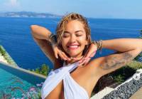Rita Ora: Topless στην Κέρκυρα -δείτε την βίλα όπου περνάει τις διακοπές της