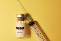 Σουηδία: Άνοιξε ο εμβολιασμός και για έφηβους από 16 ετών και πάνω