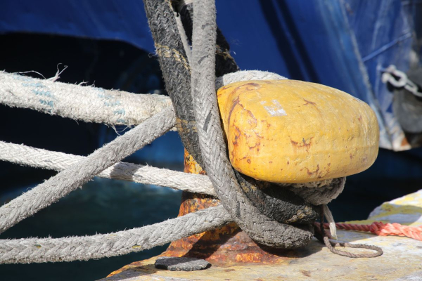 Λαύριο: Μπλέχτηκαν οι άγκυρες φορτηγού πλοίου και κρουαζιερόπλοιου λόγω θυελλωδών ανέμων