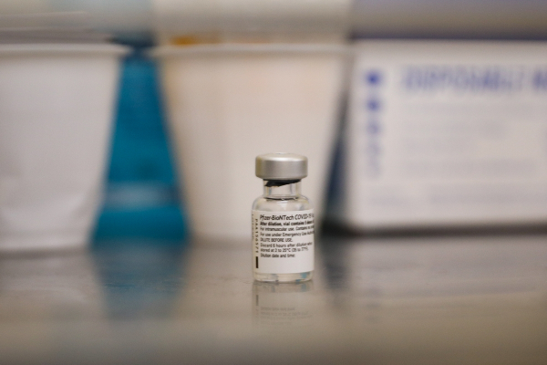 Μετάλλαξη Δέλτα: Η προστασία από το εμβόλιο Pfizer στην Ελλάδα, μελέτη ΕΚΠΑ
