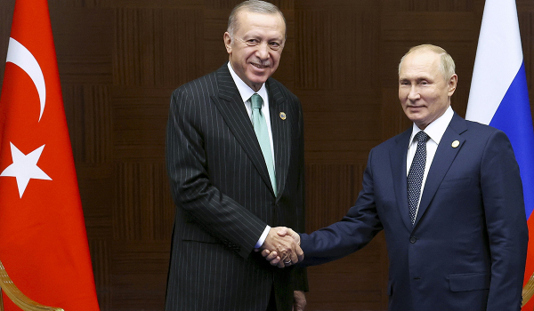 Πολιτικές διαβουλεύσεις μεταξύ Τουρκίας και Ρωσίας στην Κωνσταντινούπολη
