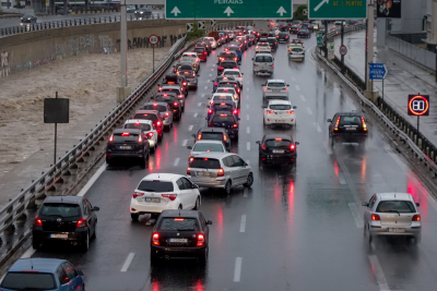 Κίνηση στους δρόμους: «Φρακαρισμένος» λόγω βροχής ο Κηφισός - Πού παρατηρούνται προβλήματα