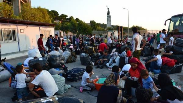 Ολοκληρώθηκε η επιχείρηση μετακίνησης 1500 αιτούντων άσυλο από τη Μόρια