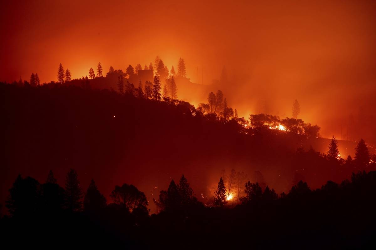 Μαίνονται οι φωτιές στην Καλιφόρνια - Τουλάχιστον 31 οι νεκροί