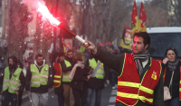Στους δρόμους η Γαλλία: Μαζική απεργία κατά του συνταξιοδοτικού