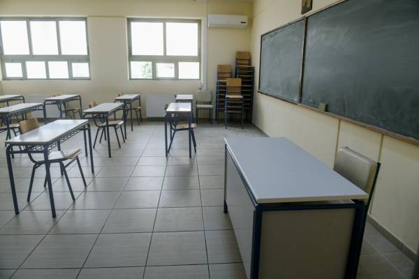 Λαμία: Κλείνουν τρία τμήματα σχολείων - Βρέθηκαν 7 νέα κρούσματα κορονοϊού