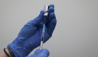 Τρίτη δόση εμβολίου: 70.000 άνω των 60 λογίζονται από σήμερα ως ανεμβολίαστοι