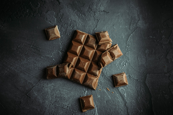 3 Αλήθειες και 6 μύθοι για την υγεία: Τελικά η σοκολάτα προκαλεί ακμή;