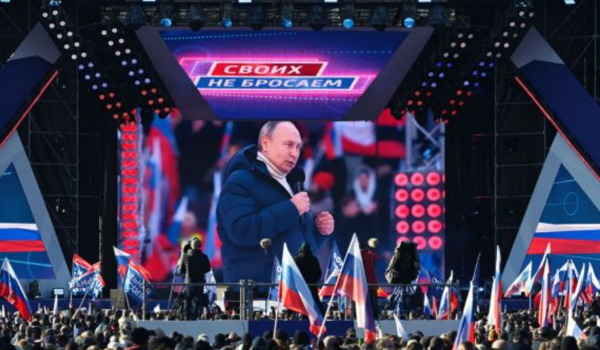 Αποθέωση Πούτιν στο κατάμεστο στάδιο Λουζνίκι - Πάρτι για την «επανένωση» της Κριμαίας