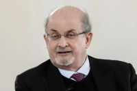 Salman Rushdie: Ένας 24χρονος από το Νιου Τζέρσεϊ είναι ο δράστης της επίθεσης με μαχαίρι στον διάσημο συγγραφέα