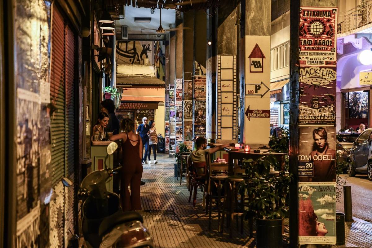 Κορονοϊός στην Ελλάδα: Κλείνουν τα μπαρ - Σκέψεις για «λουκέτο» σε καφέ και εστιατόρια