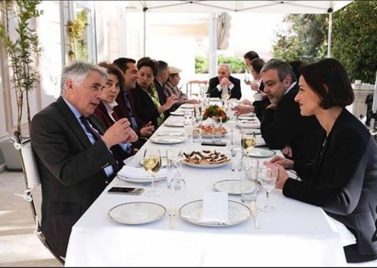 Τραπέζι στους υποψήφιους Ευρωβουλευτές του ΣΥΡΙΖΑ παρέθεσε ο Τσίπρας