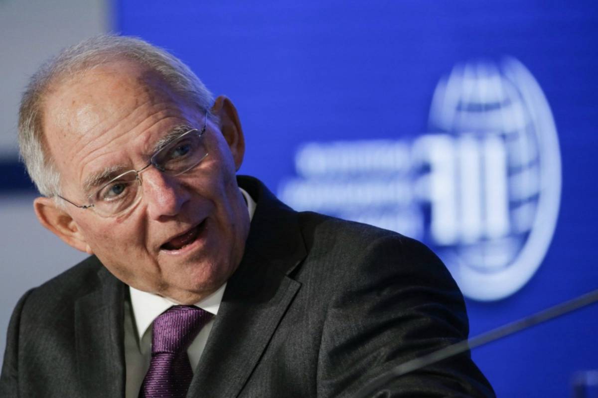SZ: «Ο Σόιμπλε ήθελε να διώξει με κάθε τρόπο την Ελλάδα από το ευρώ»