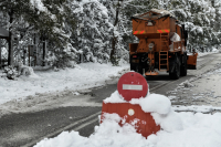 Έπεσαν τα πρώτα χιόνια στη Θεσσαλονίκη - Ποιοι δρόμοι είναι κλειστοί