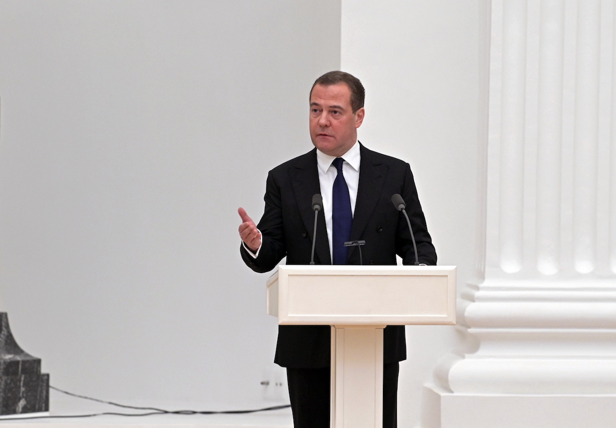 Μεντβέντεφ: «Δεν θα σταματήσουμε τον πόλεμο ακόμα και αν η Ουκρανία αποσύρει το ενδιαφέρον της για το ΝΑΤΟ»