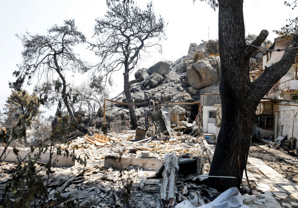 Λέκκας για φωτιά στην Κορινθία: Διάβρωση εδαφών, κατολισθήσεις και πλημμύρες η επόμενη ημέρα στις καμένες περιοχές