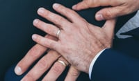 Τα πρώτα ηχηρά «ναι» στην Ελβετία: Τελέστηκαν οι γάμοι ομόφυλων ζευγαριών