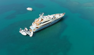 Το θηριώδες Mega Yacht που εξέπεμψε SOS από τα Λιχαδονήσια