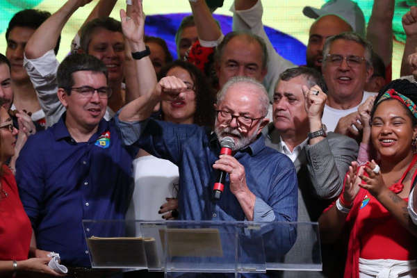 Βραζιλία: Ο θρίαμβος Λούλα και η εκκωφαντική σιωπή του Μπολσονάρου που προβληματίζει